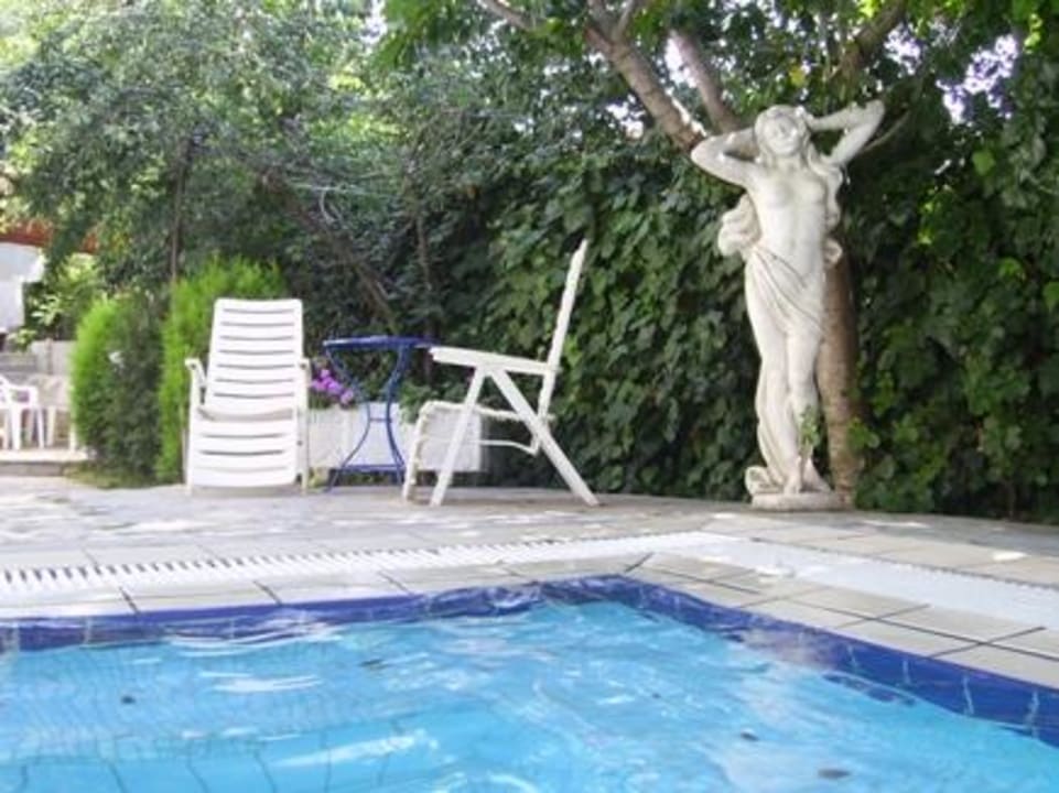 Ruheplatz am Pool Hotel Melissa Gold Coast