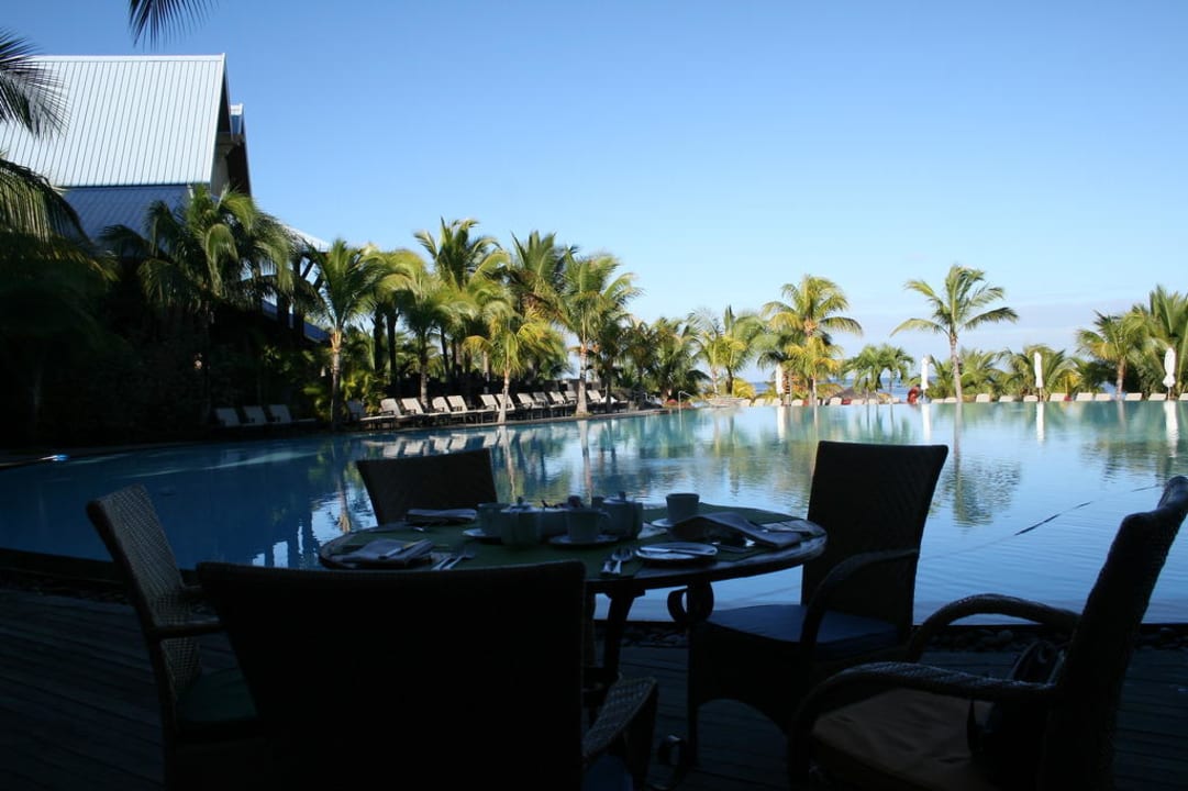 Pool vom Restaurant aus Victoria Beachcomber Resort & Spa