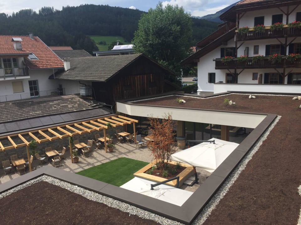 Neu angelegter Garten mit schönen Terrassen Hotel Langgenhof