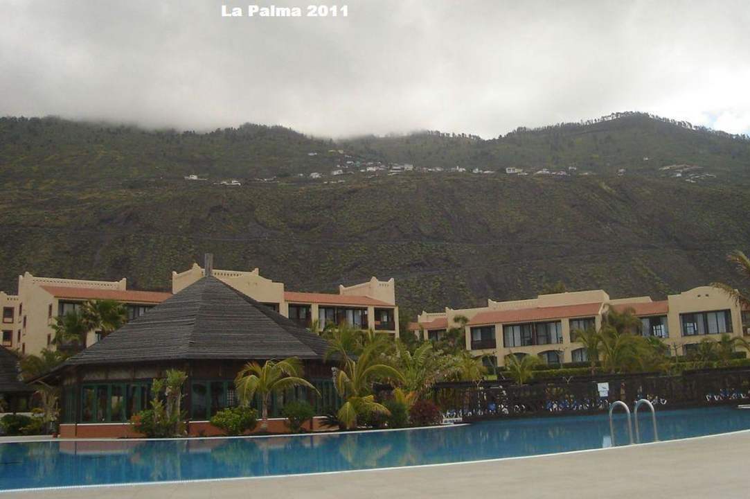 Vom Pool zu den Zimmern La Palma Princess