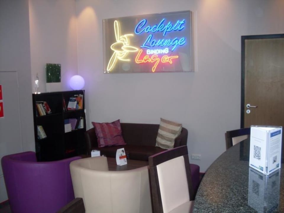 Cockpit Lounge Holiday Inn Express Frankfurt - Airport