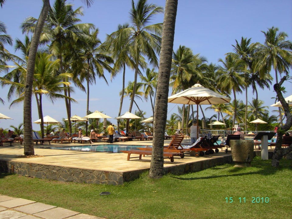 Pool Avani Kalutara Resort