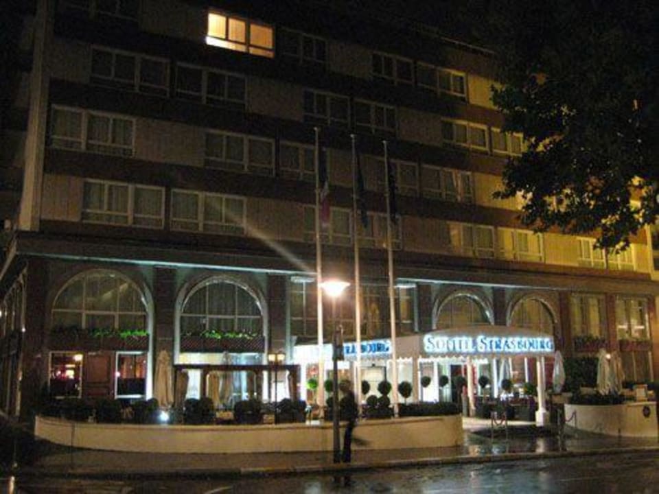 Sofitel bei Nacht Hotel Sofitel Strasbourg Grande Ile