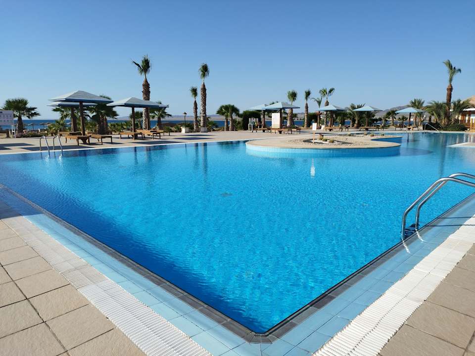 Pool Lahami Bay Beach Resort