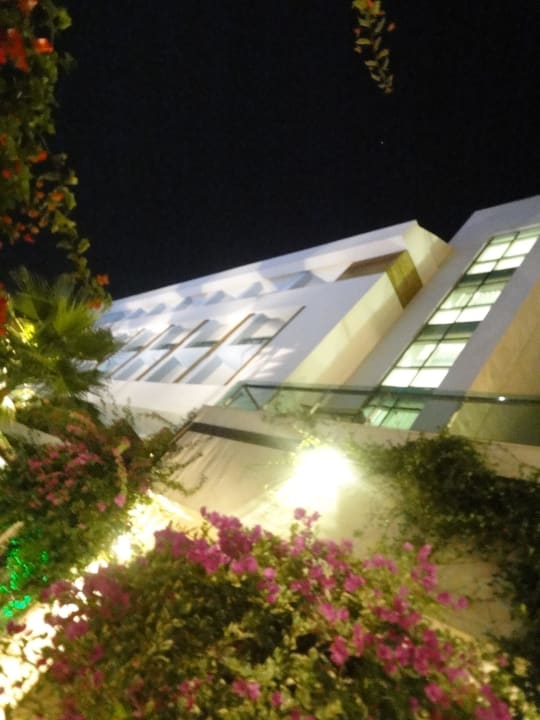 Einmal quer  Port Side Resort Hotel