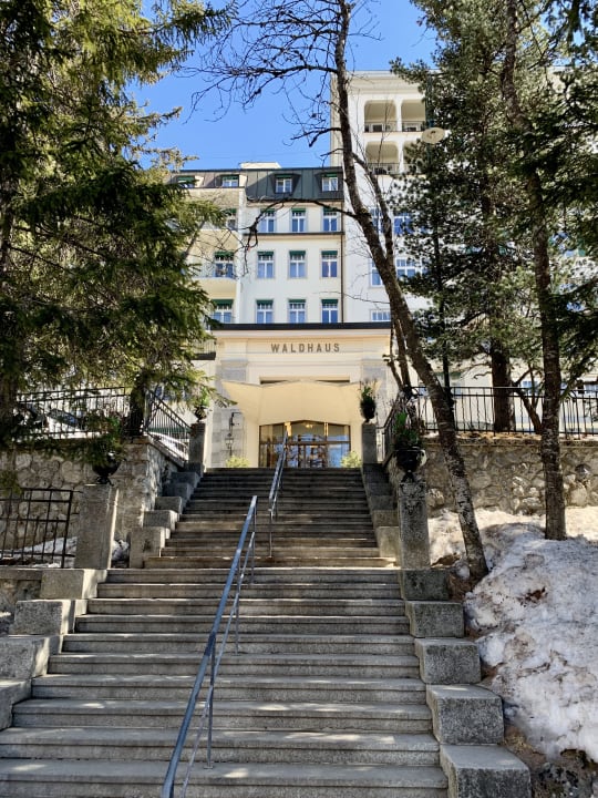 Außenansicht Waldhaus Sils