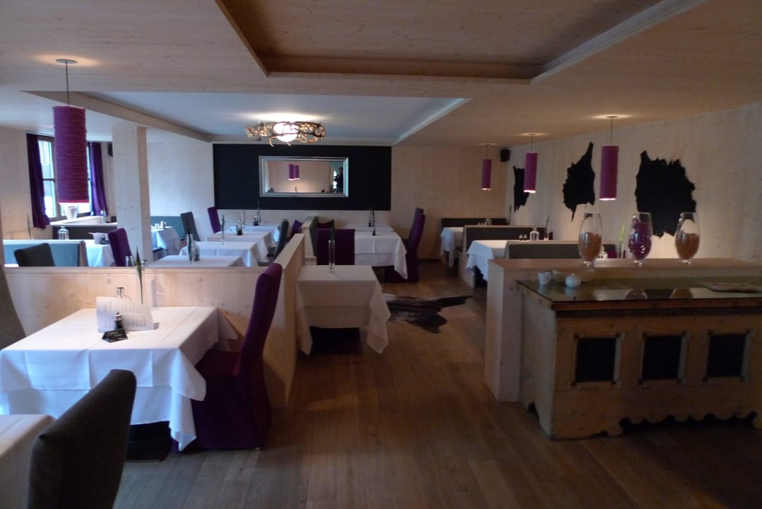 Blick ins Restaurant MONTAFON Lodge Hotel und SPA