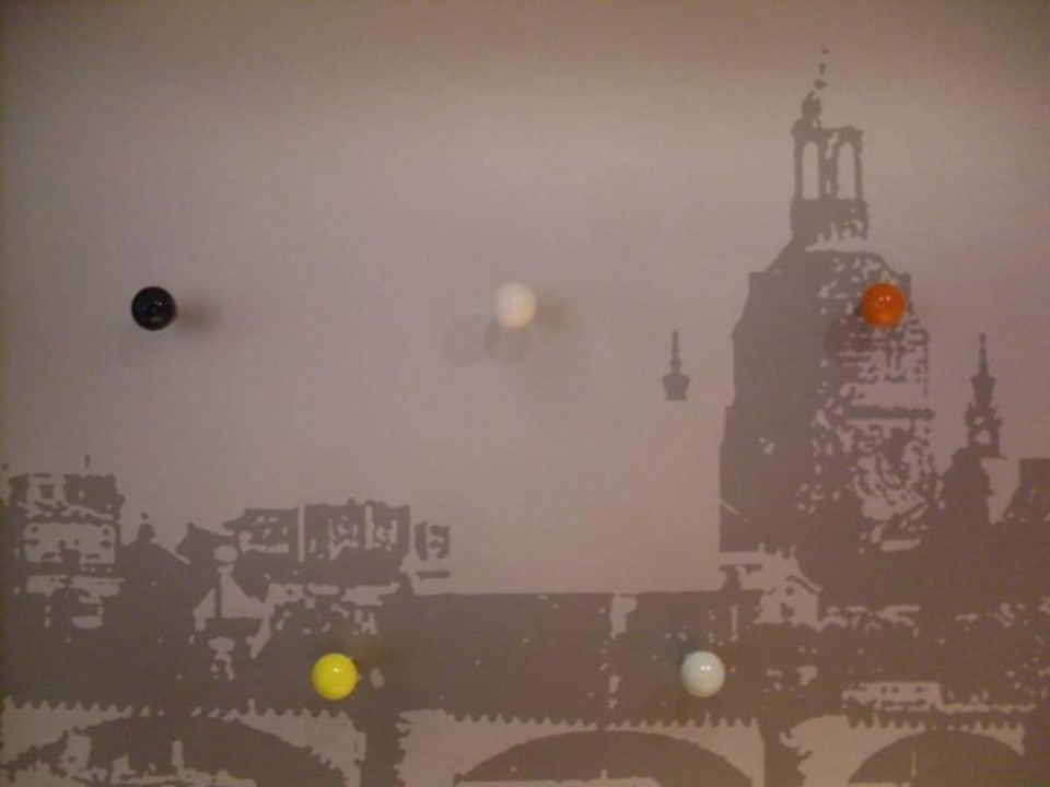 Canalettoblick als Garderobe B&B HOTEL Dresden City-Süd