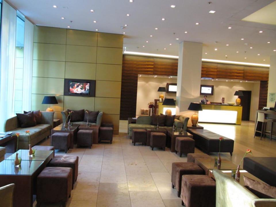 Rezeption mit Lobby AMERON Köln Hotel Regent
