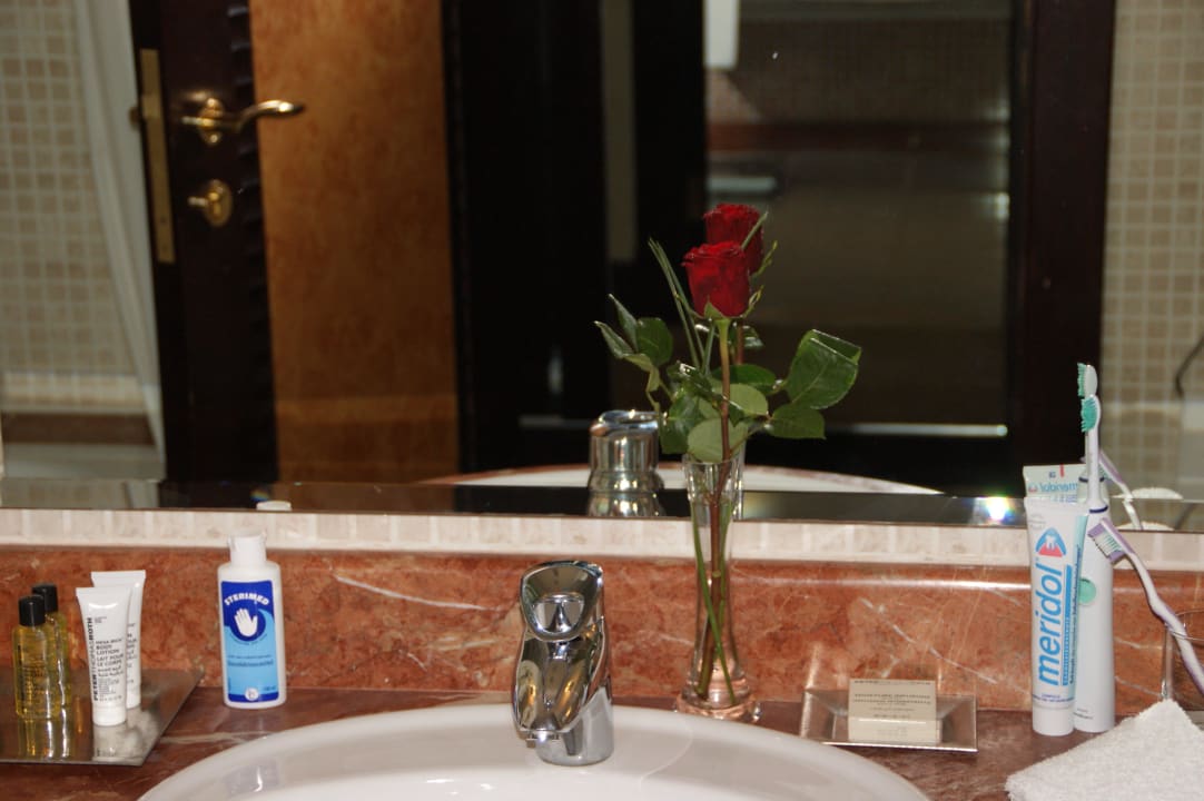 Bad mit Rose Corniche Hotel Sharjah