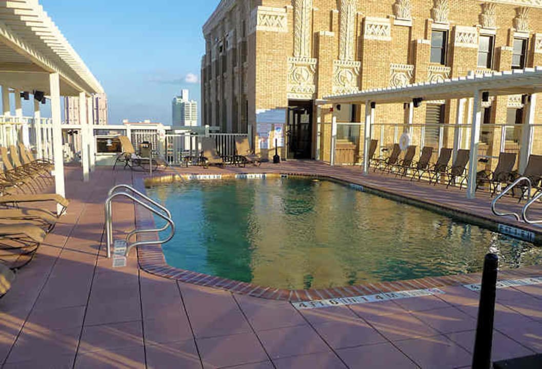 Rooftop Aussenpool im 24. Stock Drury Inn & Suites Riverwalk San Antonio