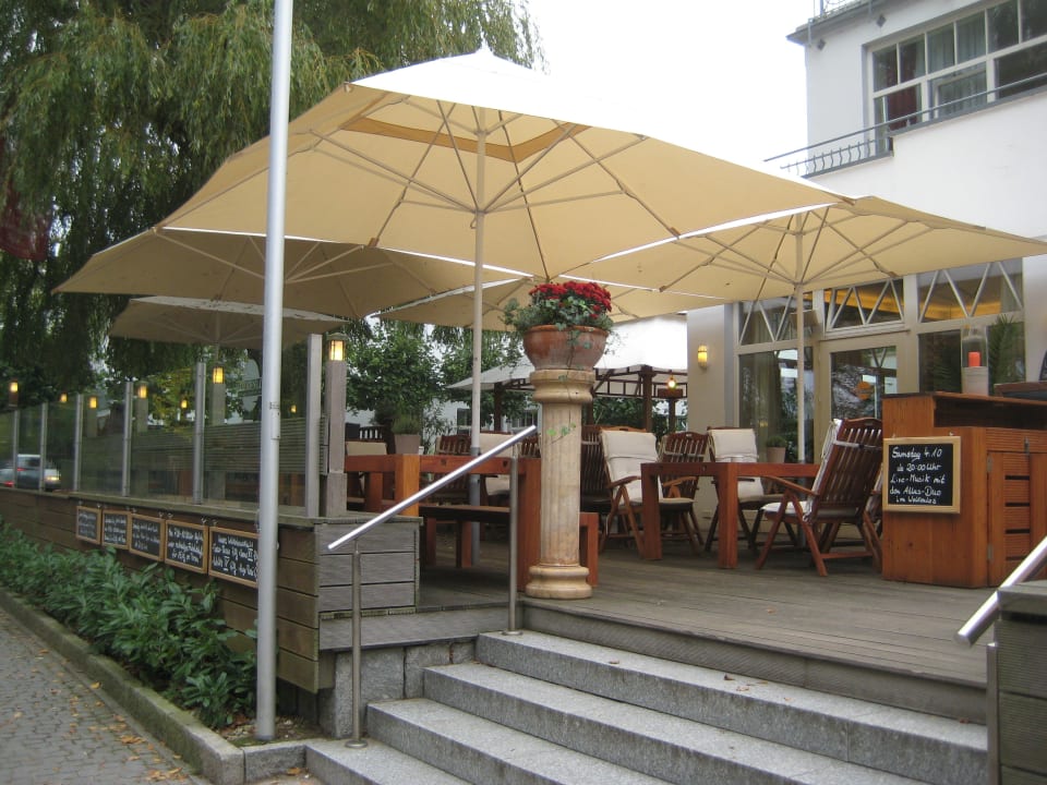 Schöne Außenterrasse "Wolkenlos" Hotel Vier Jahreszeiten Kühlungsborn