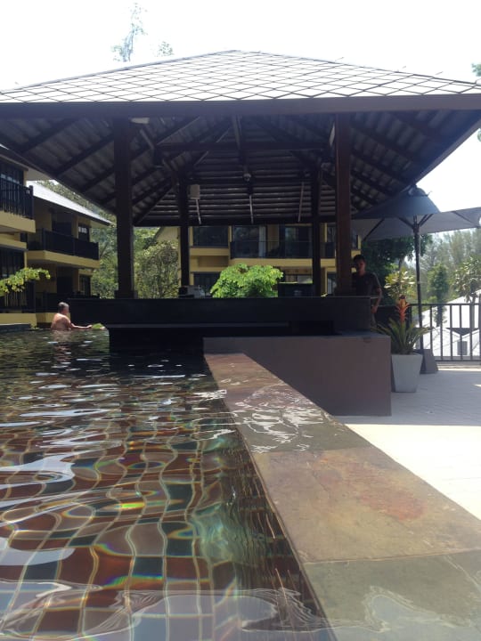 Oben mit Poolbar und Blick auf den unteren Teil Moracea by Khao Lak Resort