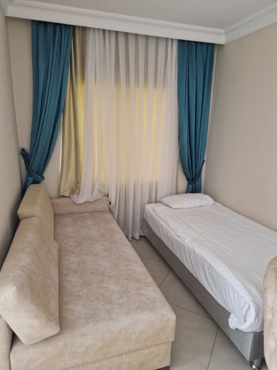 Zimmer Kamelya Aishen Club