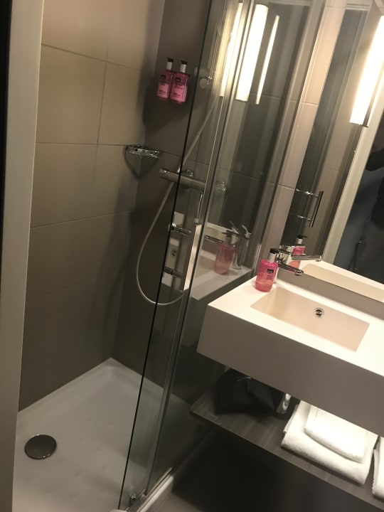 Zimmer MOXY Frankfurt Airport