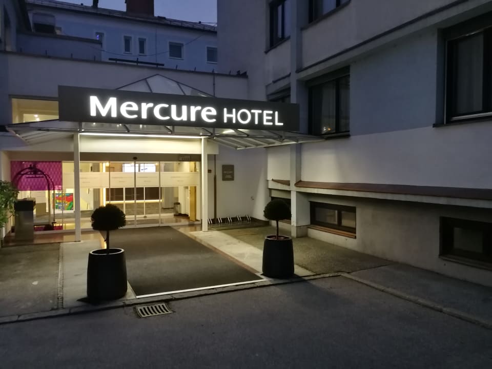 Lobby & Eingang Hotel Piramida