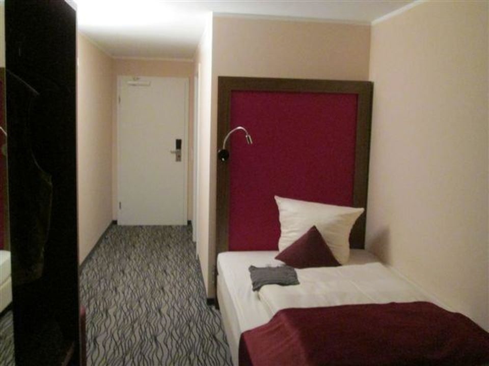 Blick zum Eingang Scope Hotel Dresden Airport