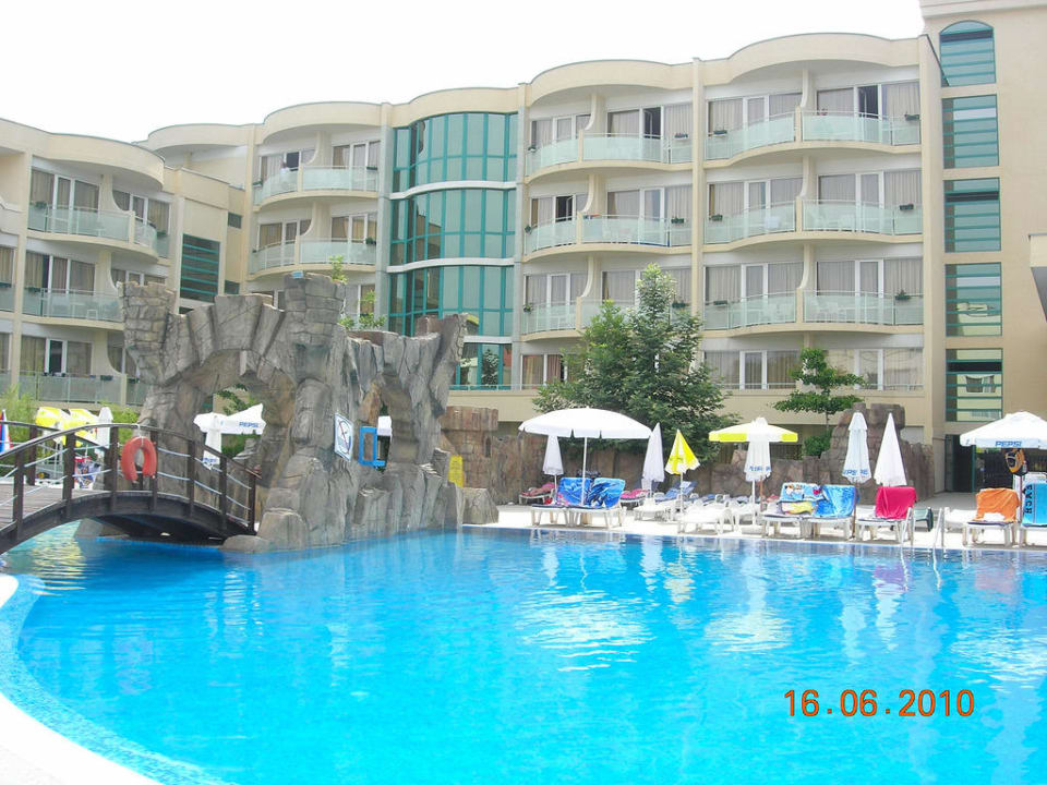 Pool, im Hintergrund Hotel Zvete DAS Club Hotel Sunny Beach