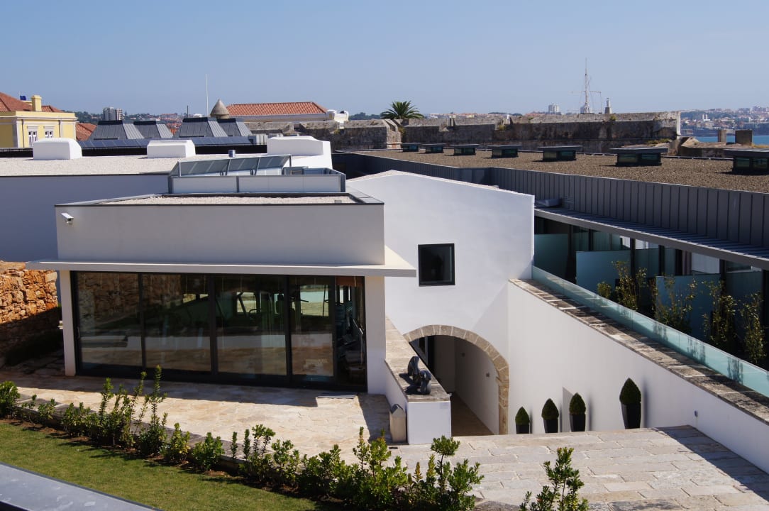 Widok z tarasu dachowego Pestana Cidadela Cascais - Pousada & Art District