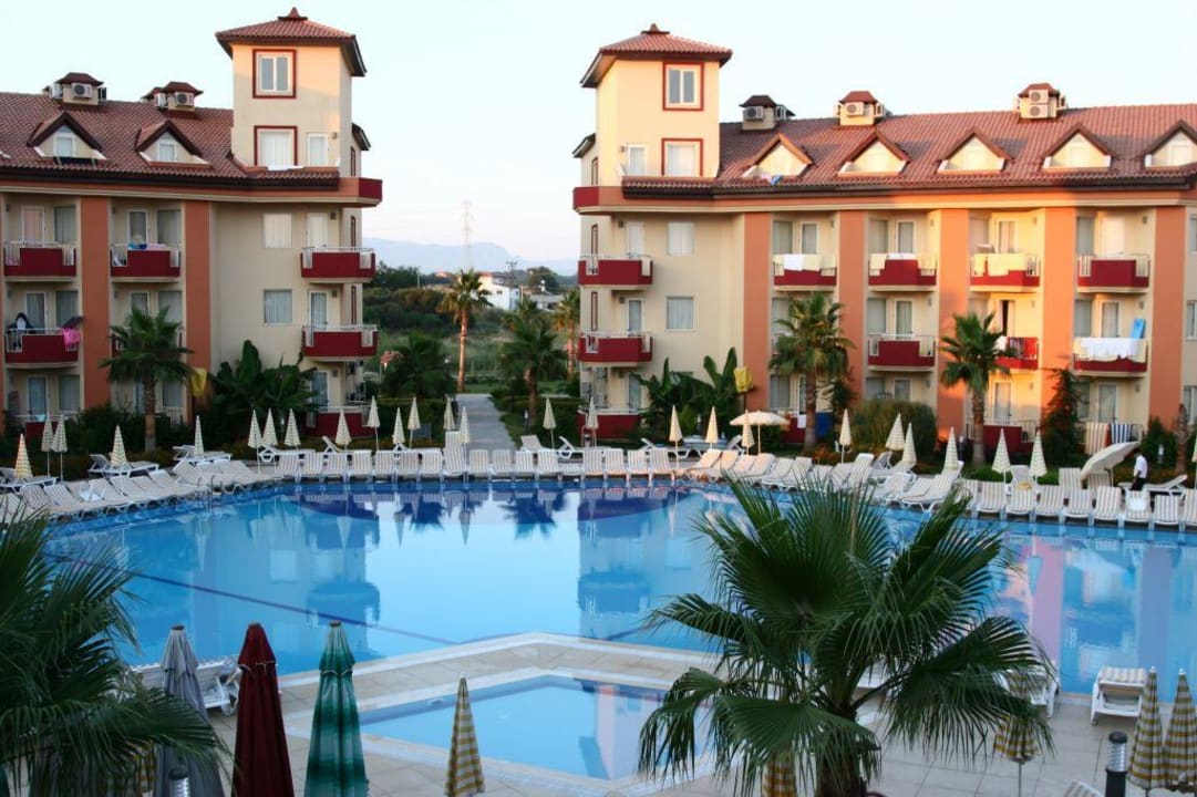 Pool am Abend Hotel Orfeus Park