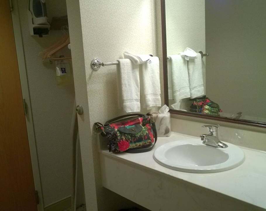 In Bad und WC ist alles okay Hotel Comfort Inn Warwick Airport