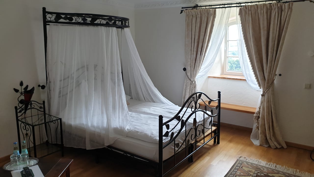 Zimmer Burghaus & Villa Kronenburg