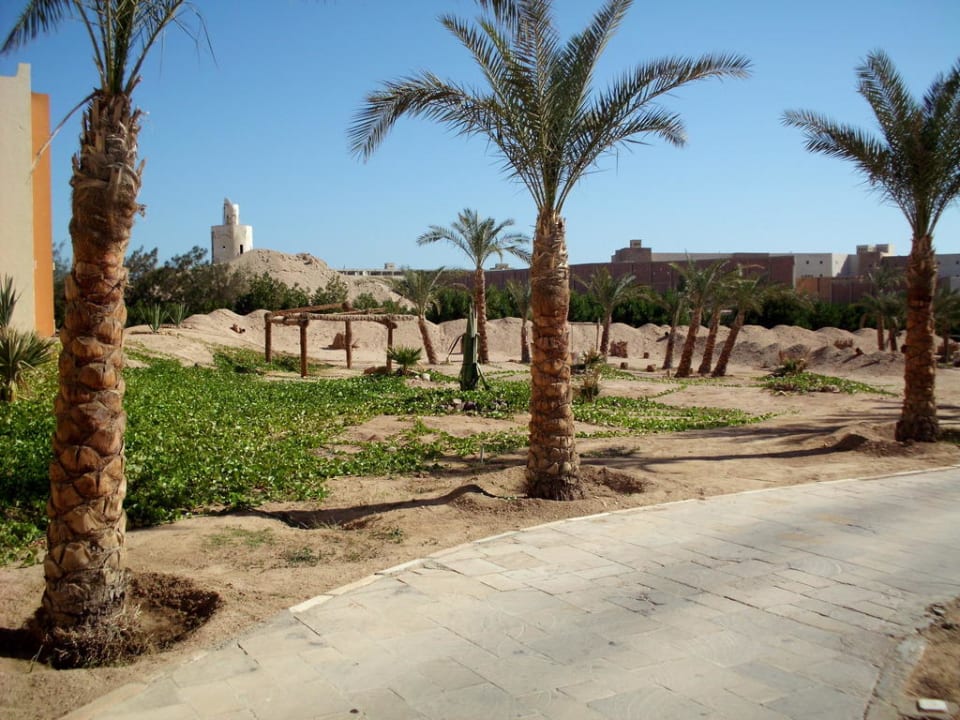 Einer der äußeren Wege SUNRISE Royal Makadi Resort
