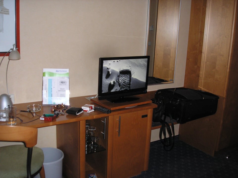 Schreibtisch, Minibar, TV Hotel Brügge