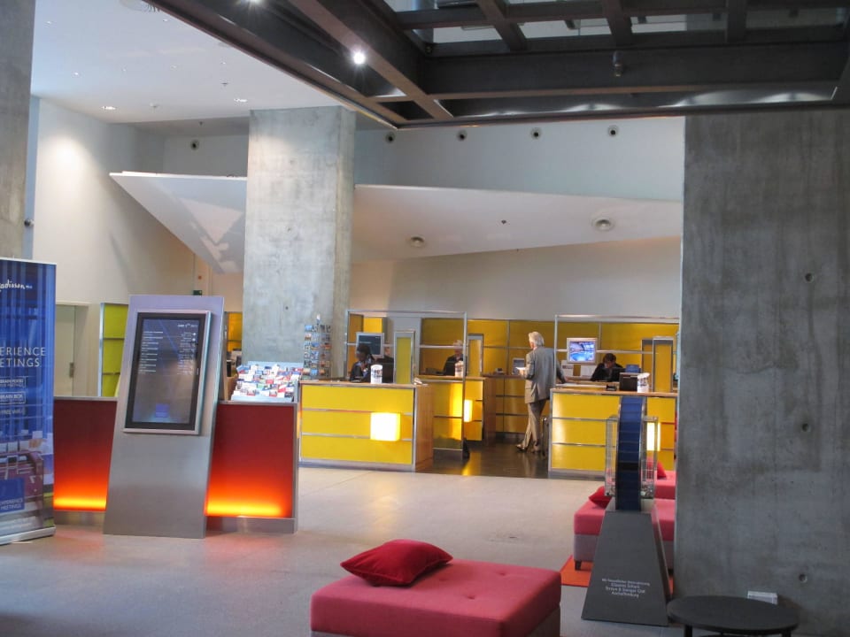 Hotelhalle m. Rezeption Radisson Blu Hotel Frankfurt