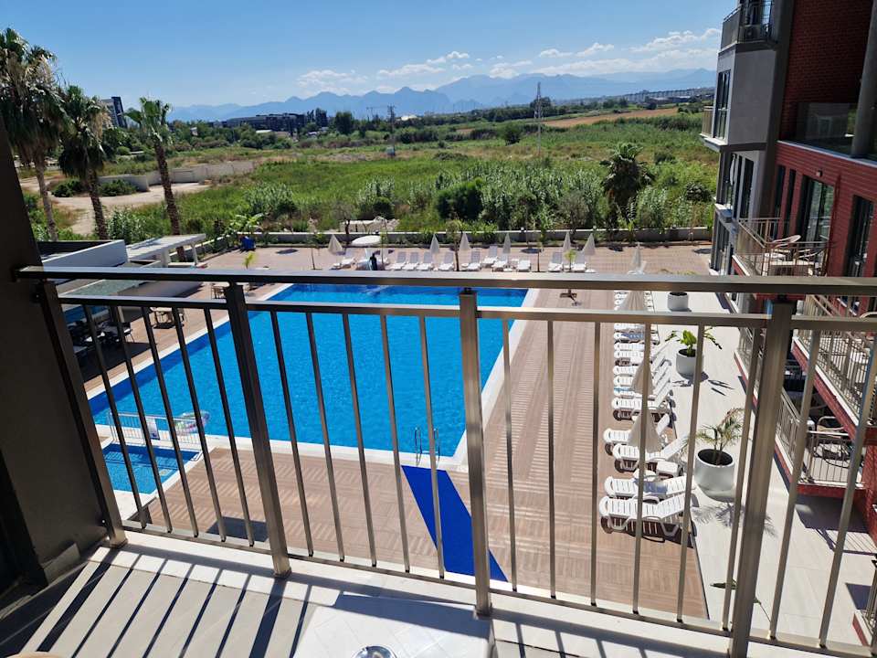 Pool Laristone Suite Spa Hotel