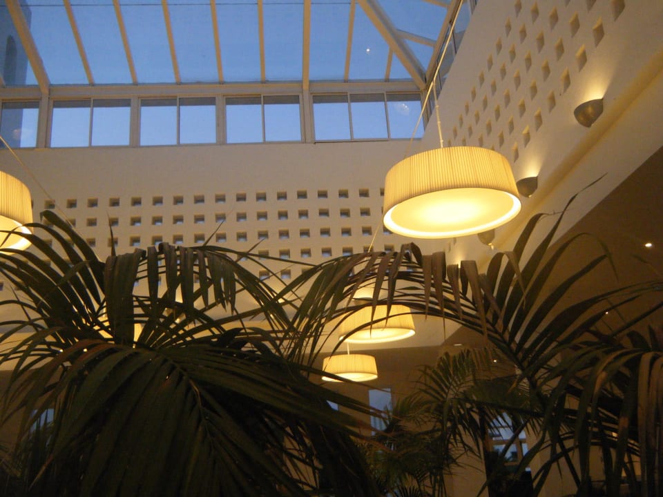 Neue Lampen in der Lobby Club Jandia Princess