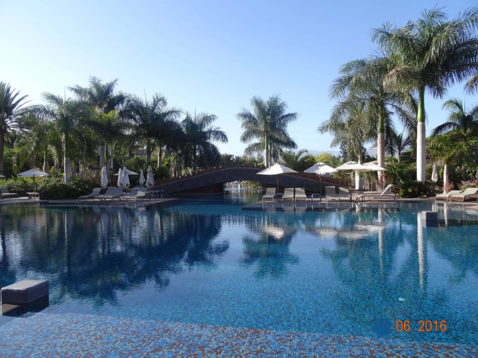 Einer der großen Pools Lopesan Baobab Resort