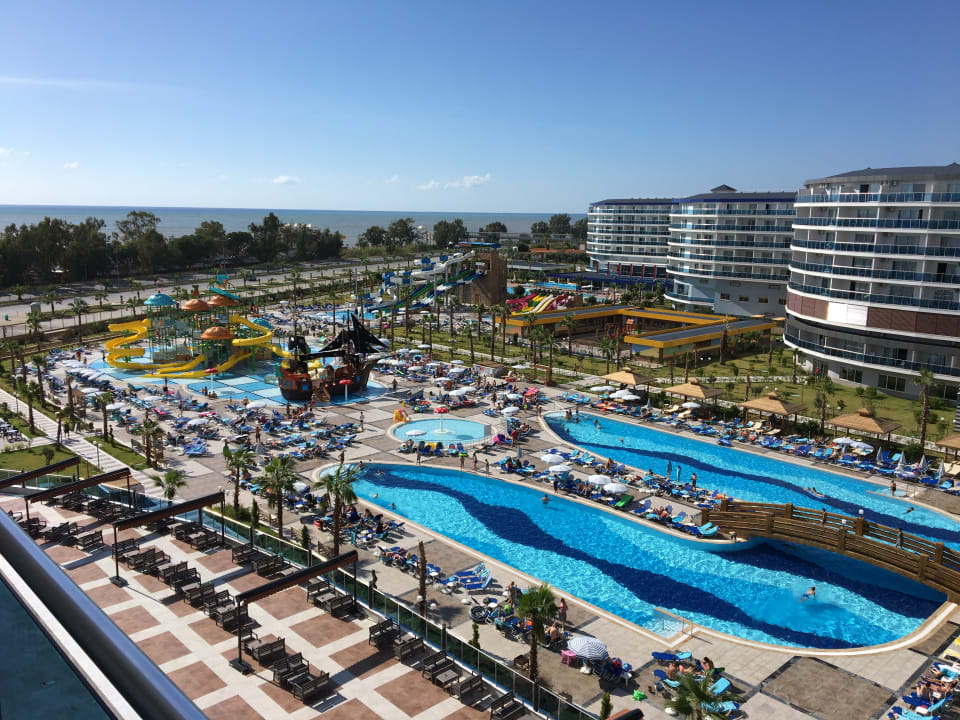 Poolblick vom 5. Stock Eftalia Ocean Resort & Spa