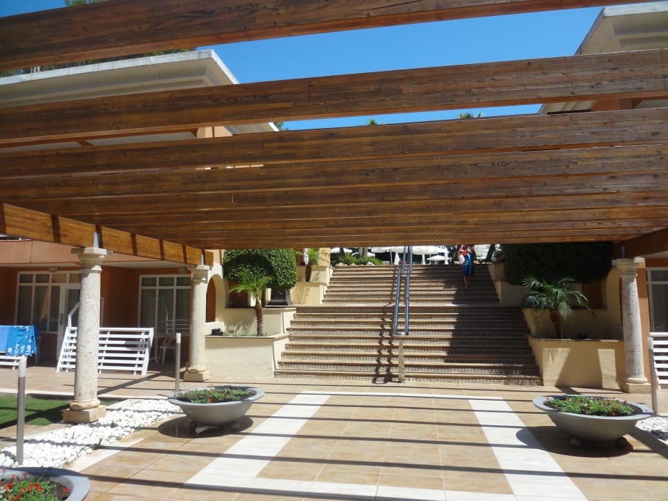 Von der Lobby zum Pool allsun Hotel Cormoran