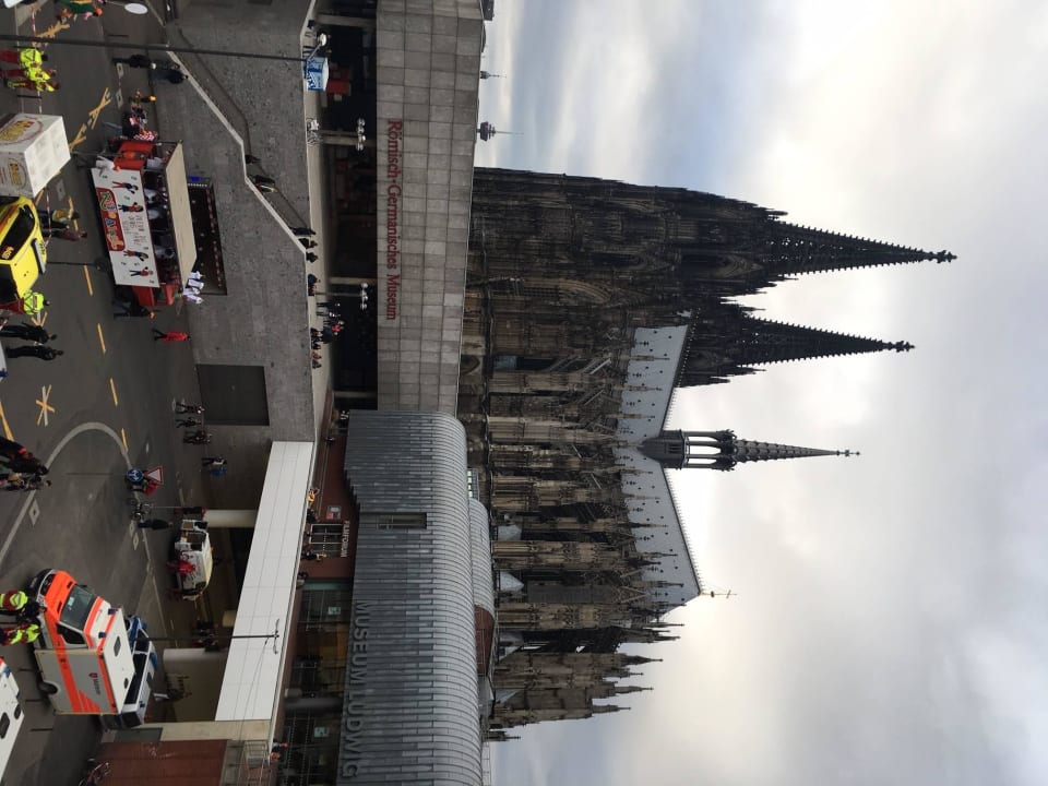 Blick auf den Dom. Klar, selten in Köln. Hotel Mondial am Dom Cologne- MGallery