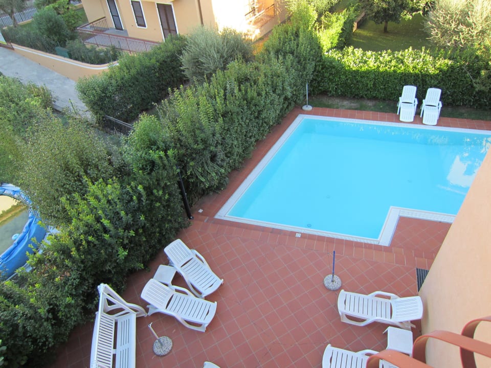 Von Balkon Blick zum Pool Hotel Chiara