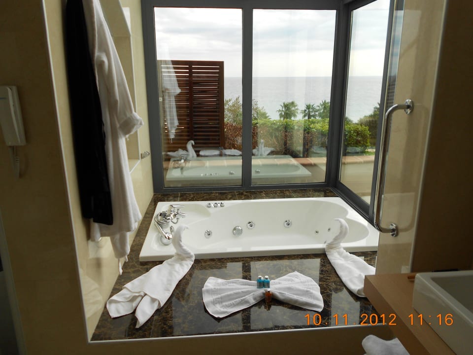"Whirlpool im Badezimmer mit Ausblick " Limak Limra Resort (Kiris