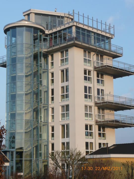 Turm mit Rezeption, Minimarkt und Appartementen Ferienpark Müritz
