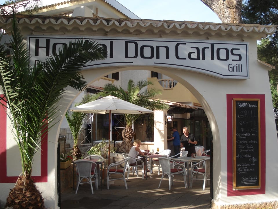 Eingang zum Hotel Hostel Don Carlos