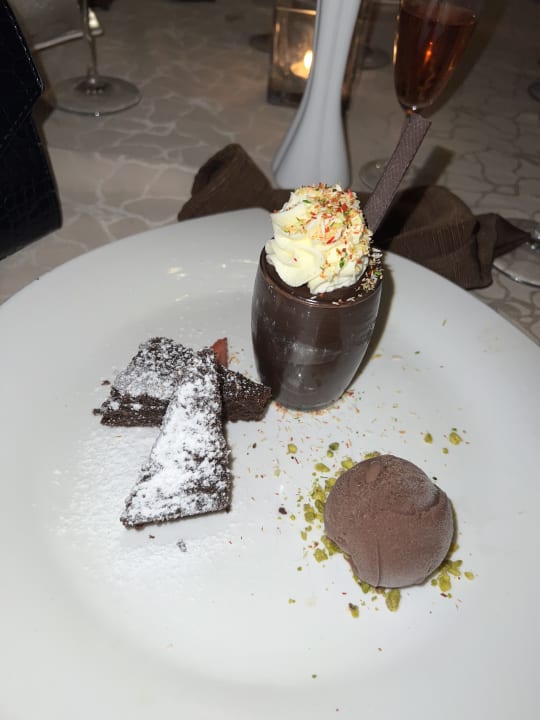 Gastro Crystals Beach Resort Belle Mare, a member of Radisson Individuals