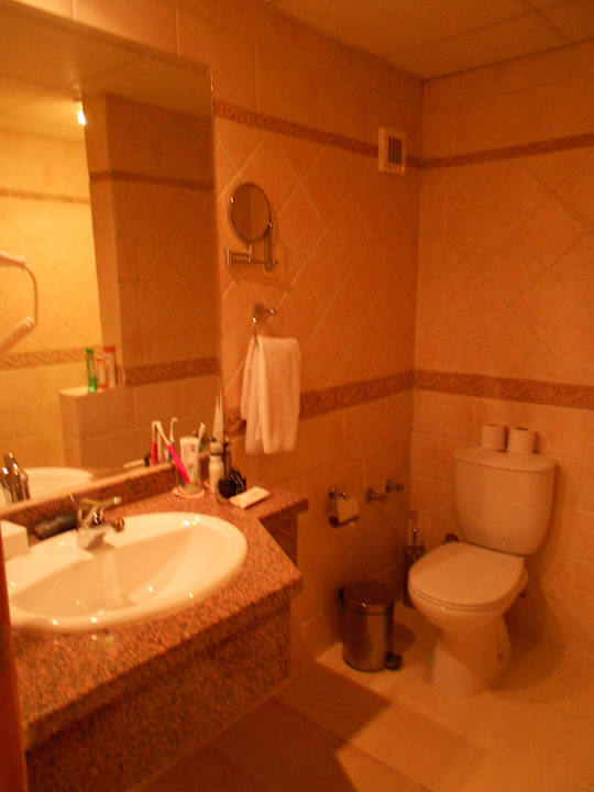 Badezimmer mit Fön, tgl. neue Handtücher Pickalbatros Alf Leila Wa Leila Resort - Neverland Hurghada