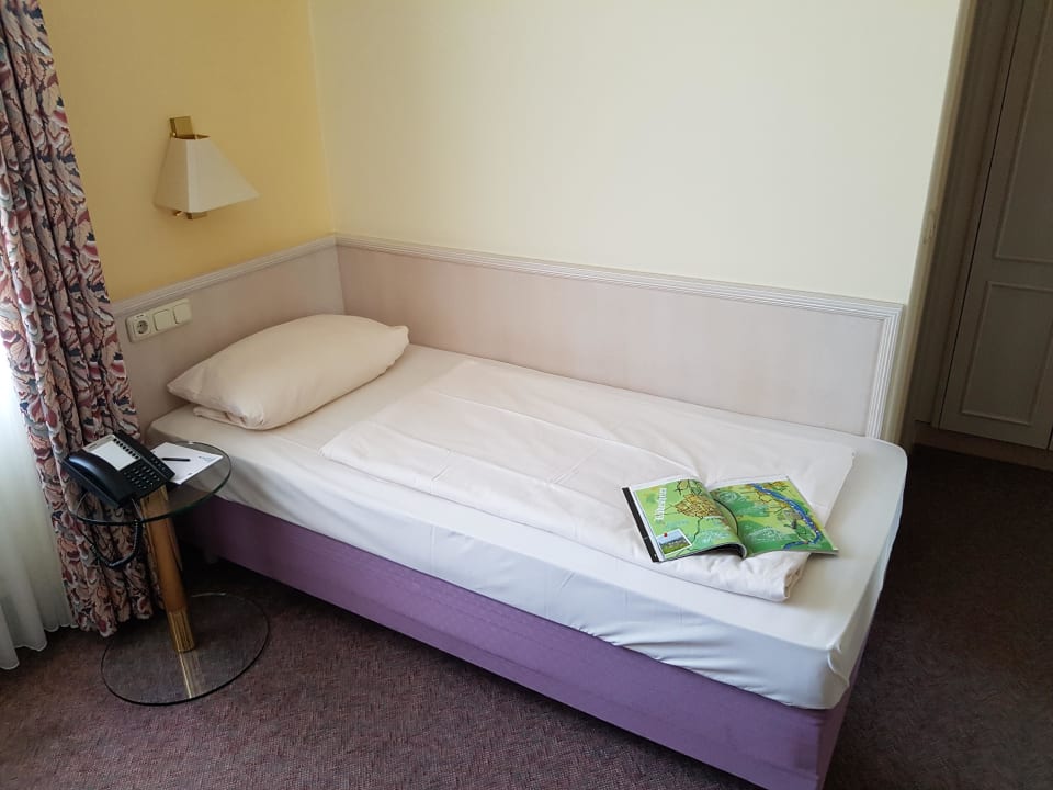 Bett Zimmer  Hotel Traube Rüdesheim