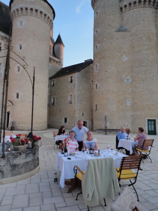 Abendessen auf der Schlossterrasse Hapimag Resort Château de Chabenet