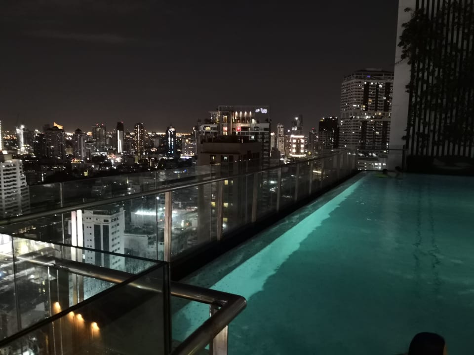 Pool Hilton Sukhumvit Bangkok