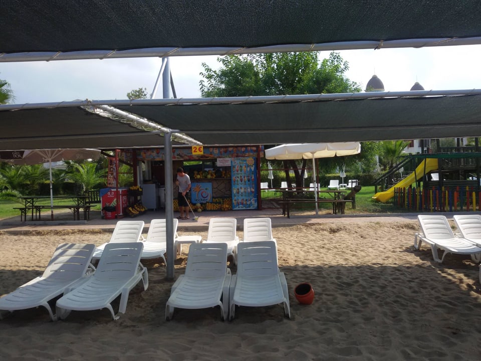 Blick zum lecker lecker Stand Side Mare Resort & Spa