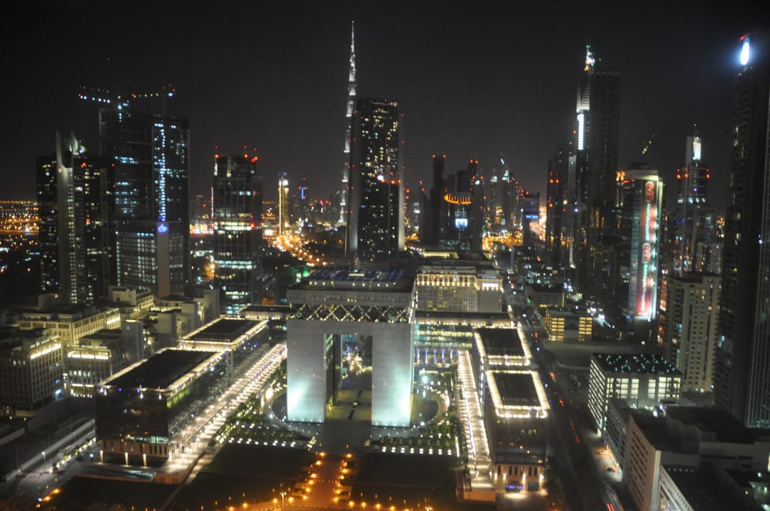 Aussicht nachts aus dem 28. Stock Hotel Jumeirah Emirates Towers