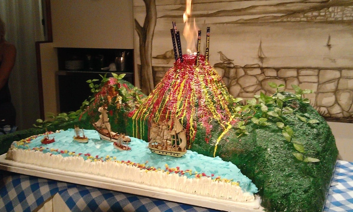 Vesuv-Torte ; Neapolitanischer Abend Hotel Flamingo