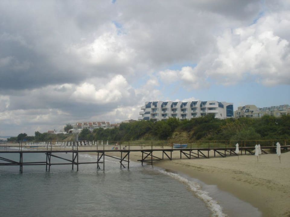 Blick vom Strand zum Hotel Hotel Sineva Beach