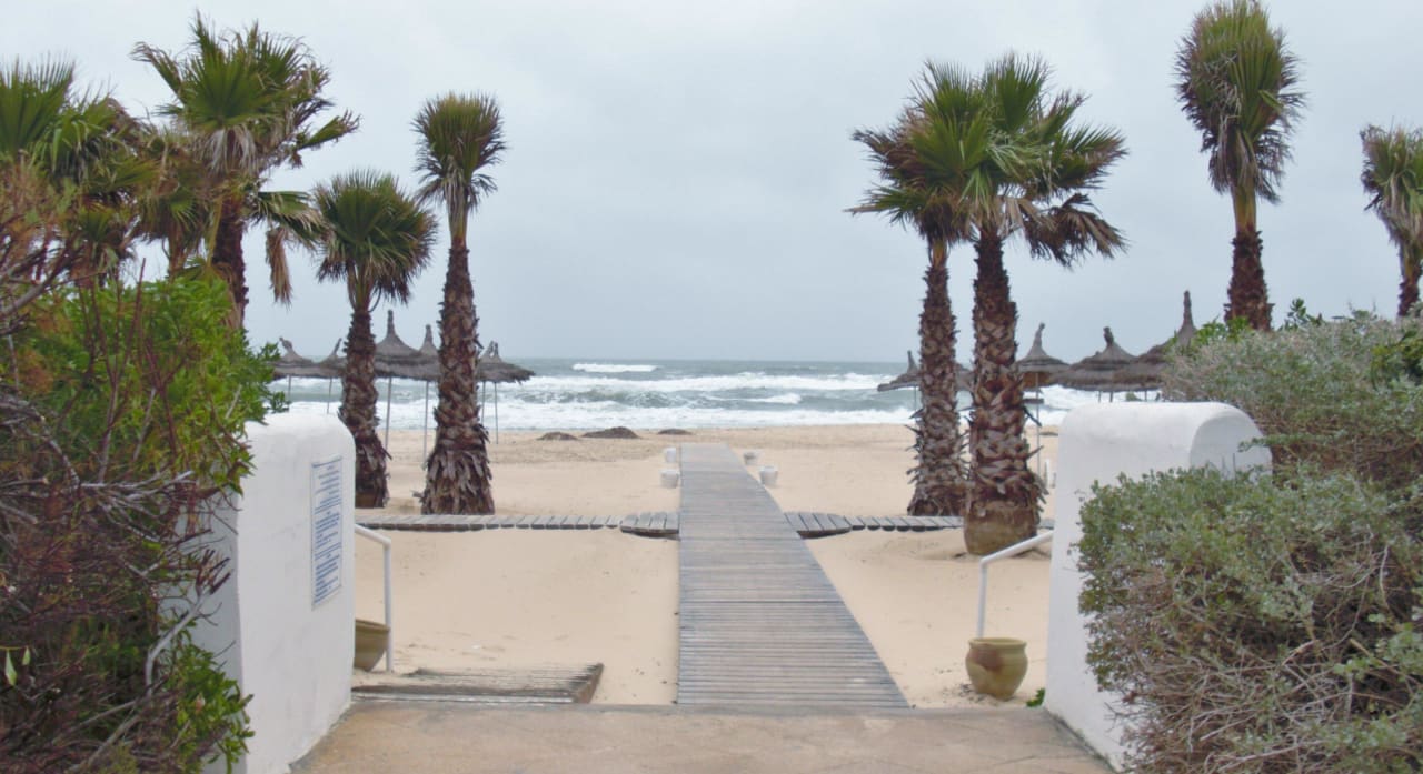 Holzsteg zum Strand Oceana Hotel & Spa