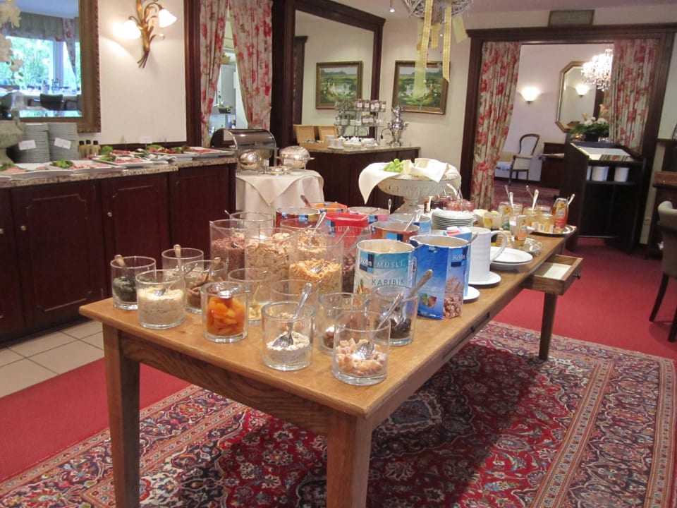 Frühtücksbuffet ,Müsli Auswahl Hotel Wilhelm Busch